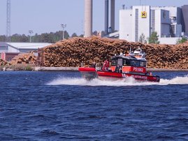 Faster-Work-Boats-81CAT-Cabin-18-act-16